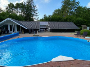 Sommerhus med udendørs pool i Arrild Ferieby
